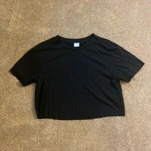 black, ribbed, cropped H&M tee